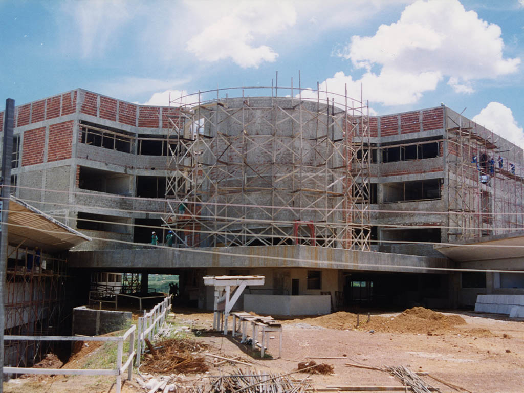 1999 - Construção do Câmpus CET
